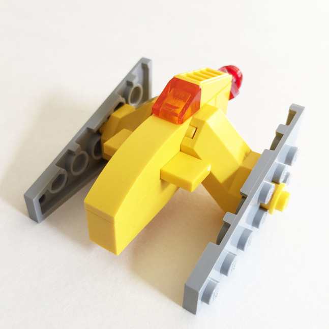 Tiny LEGO Spaceship #013